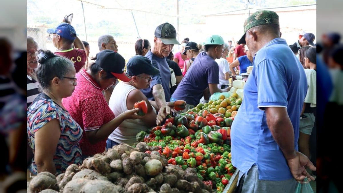 Feria del Campo Soberano benefició a familias de la parroquia San José