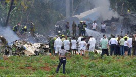 Fuerzas de rescate y salvamento hacen sus labores de respuesta en el lugar
