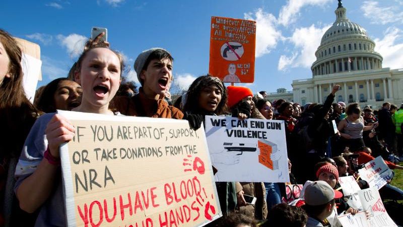 Violencia con armas de fuego en escuelas de EEUU sigue en aumento