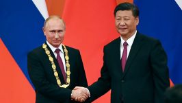 El presidente chino, Xi Jinping, ha concedido al mandatario ruso, Vladímir Putin, la medalla de la amistad