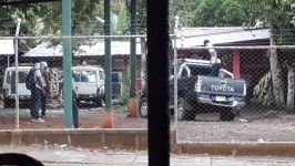 Los terroristas destruyeron instalaciones de la unidad, además robaron una ambulancia, una camioneta y una moto.