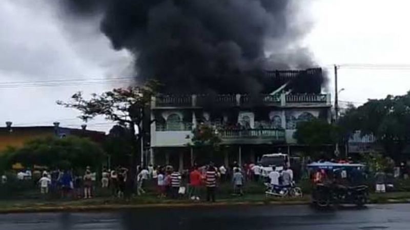 Grupo opositor del movimiento M19 de Nicaragua incendia fábrica de muebles donde muere calcinada una familia completa