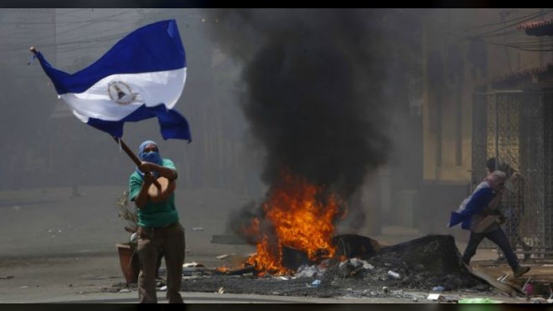 Una mujer es torturada por los grupos terroristas de Guatemala por ser Sandinista