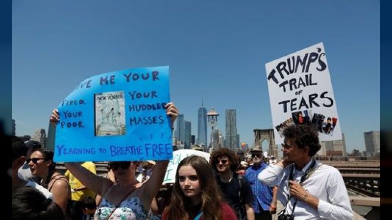 Manifestantes en distintas ciudades en EEUU contra la detención de inmigrantes indocumentados