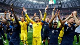 La selección francesa celebra su bicampeonato mundial de Fútbol