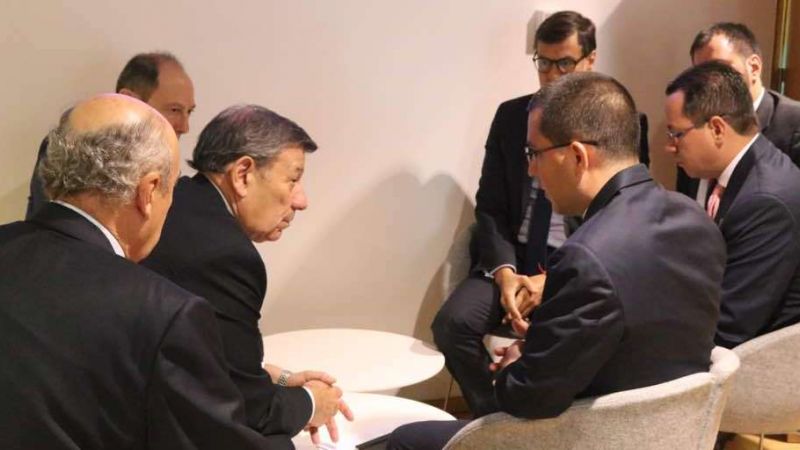 El ministro de Relaciones Exteriores reunido con su homólogo uruguayo