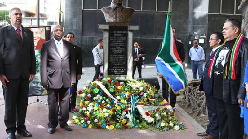 Desde este martes, el Centro de Saberes Africanos, ubicado en la esquina de Gradillas, en Caracas tiene exposición en homenaje al centenario del nacimiento de Mandela