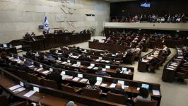 Esta resolución determina que el hebreo pasará a ser el único idioma oficial