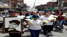Familiares y amigos del joven líder social le dieron el último adiós en un sentido homenaje