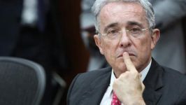 Este martes el jefe de los paramilitares dirigió un mensaje a las directivas del Congreso formalizando su renuncia
