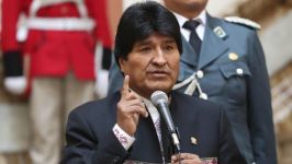 El líder indígena sostiene que el mundo necesita menos armas de guerra y más zonas de paz