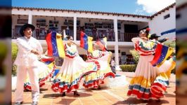 Cuando se habla de folklore se hace referencia a las tradiciones, leyendas, costumbres, ritmos, gastronomía y danzas representativas de una cultura