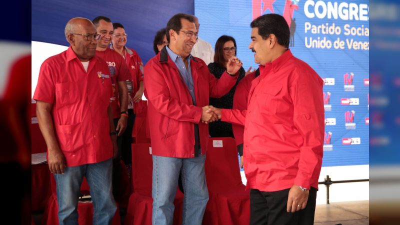 Presidente Maduro recibe la propuesta del Psuv para la creación del Ministerio
