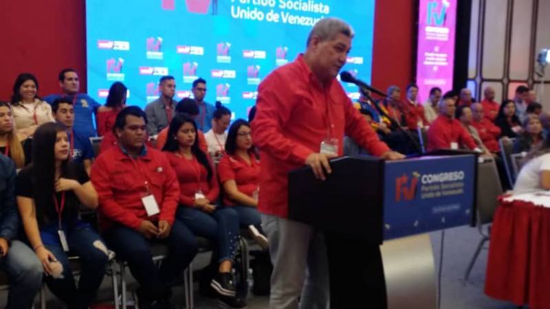En 12 mesas de trabajos delegados del PSUV debaten estructura organizativa del partido