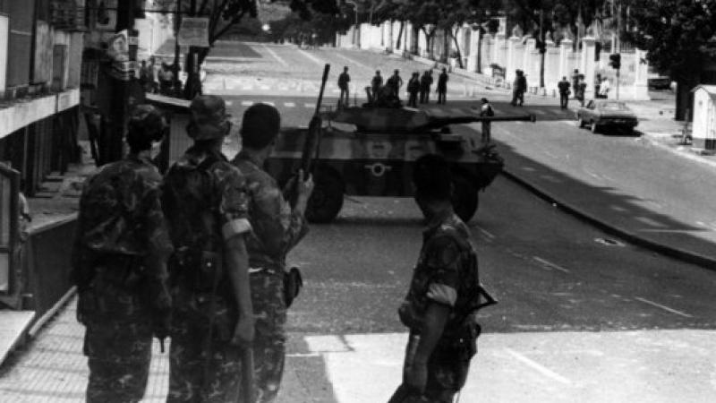 El 27 de noviembre de 1992 un grupo de militares patriotas se alzaron para defender al pueblo