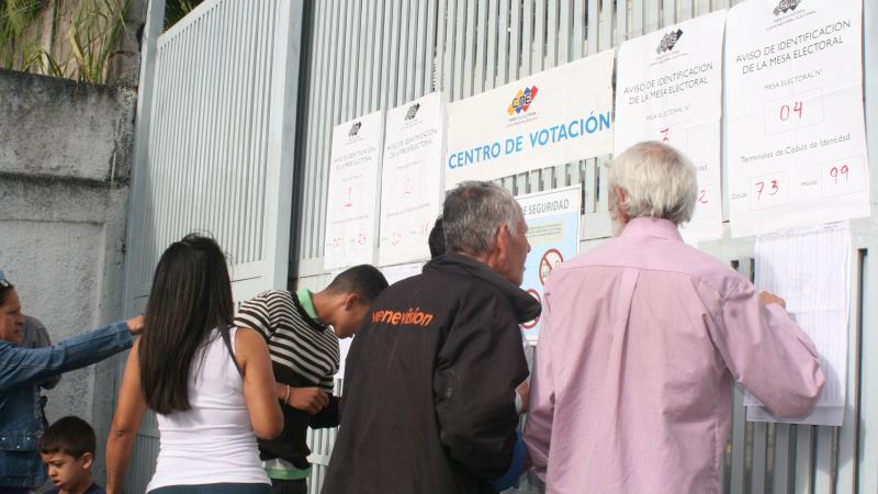 "La contundencia revolucionaria desbordada en el voto directo, secreto y universal del 9 de diciembre terminó de arrancar sus viejos, bajos y agresivos instintos"