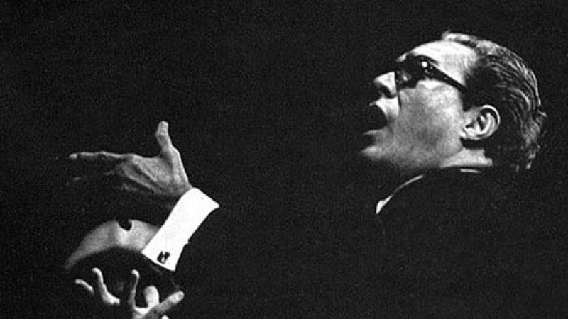 Fundador del Orfeón Universitario de la Universidad Central de Venezuela (UCV), desde temprana edad, Estévez se dedicó al estudio de la música