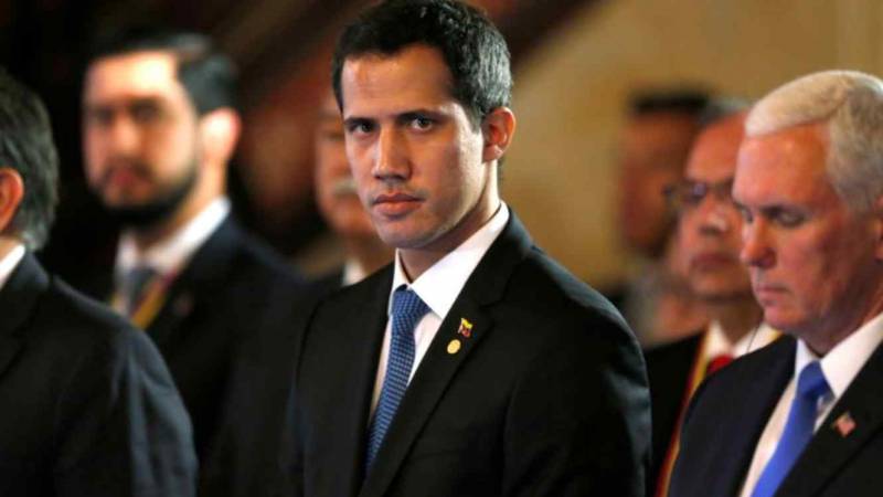 El autoproclamado Juan Guiadó y sus titiriteros gringos