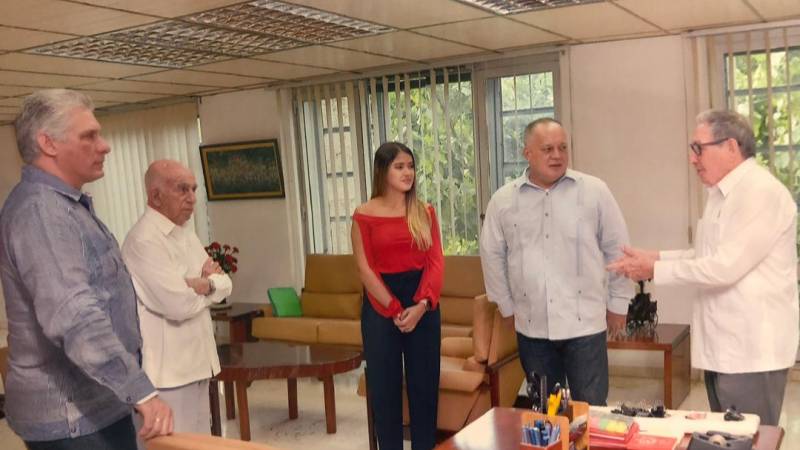 Presidente de la Asamblea Nacional Constituyente (ANC) Diosdado Cabello acompaÃ±ado del Presidente de Cuba DÃ­az- Canel y el Secretario del Partido Comunista RaÃºl Castro