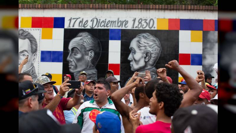 Gran Concentración del pueblo revolucionario sobre el Puente Angostura