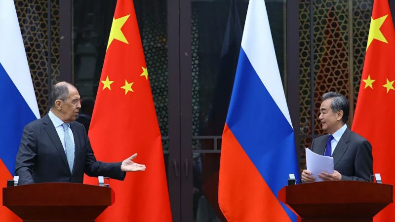 Los ministros de Exteriores ruso, Serguéi Lavrov, y chino, Wang Yi, se reunieron durante dos días