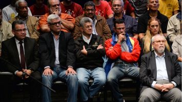 En reuniones privadas se dice que todo aspirante de la oposición se va inscribir