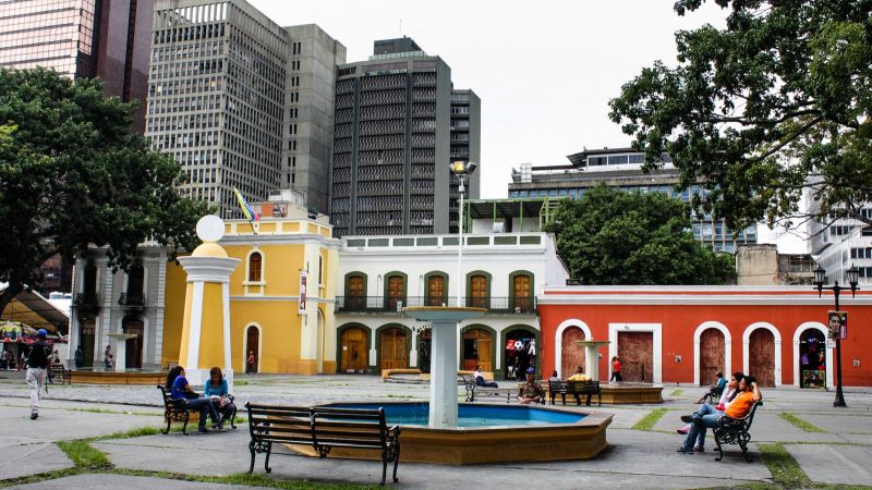 La plaza está ubicada en el casco histórico de Caracas
