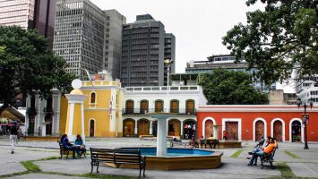 La plaza está ubicada en el casco histórico de Caracas