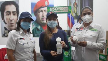 Corpoelec entregó bombillos LED a trabajadores de ministerio de vivienda y hábitat de