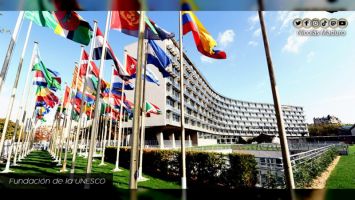 Nacida el 16 de noviembre de 1945, la UNESCO tiene como objetivo trabajar para la creación de condiciones propicias para un diálogo entre las civilizaciones, las culturas y los pueblos