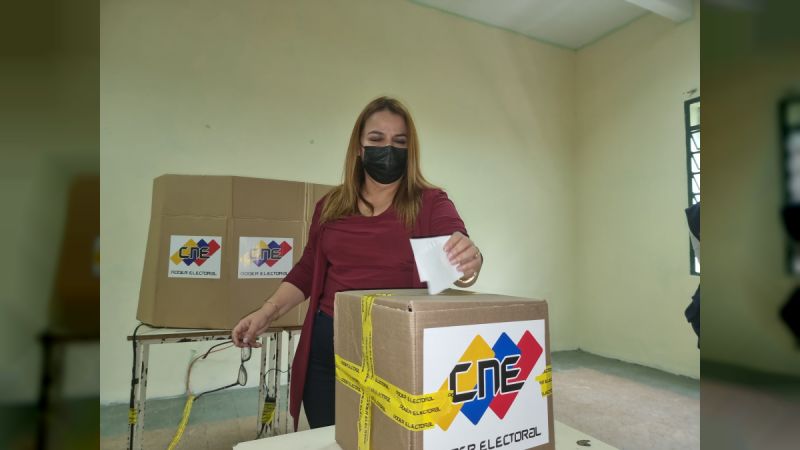 Jefa del Comando de Campaña Regional en Barina Iris Varela