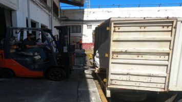En el proceso logístico también se supervisa la capacidad de los camiones habilitados