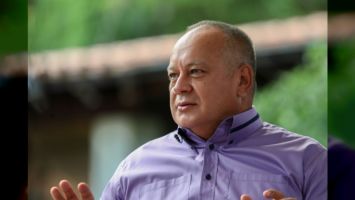 El Gobierno y el chavismo reconocen triunfo de Rosales y esperan que se dedique a gobernar