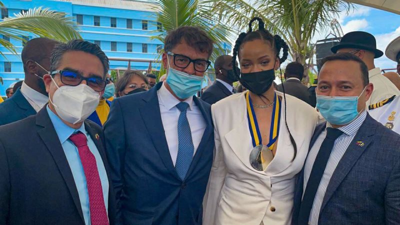 Canciller Félix Plasencia saludó este martes a la cantante barbadense Rihanna, ícono de la música mundial