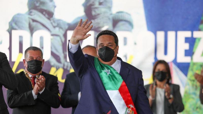El gobernador fue juramentado tras su victoria el 21N