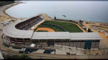 Este recinto deportivo es una de las obras emblemáticas construidas durante el gobierno regional de Jorge Luis García Carneiro