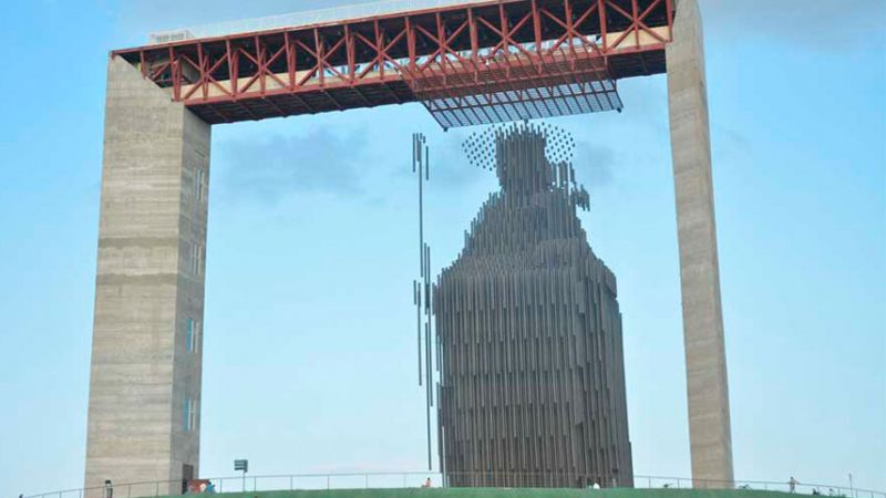 Monumento Manto de María Divina Pastora de Barquisimeto