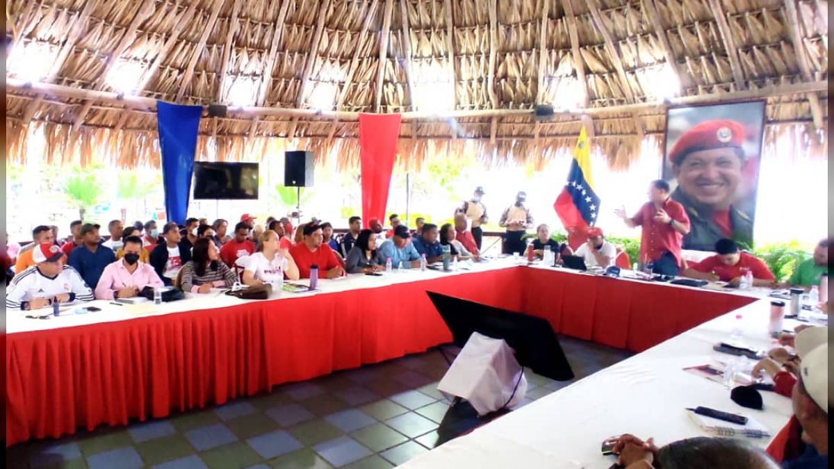 Reunión en las instalaciones del Complejo Turístico Hotel Venetur en la ciudad de Cumaná