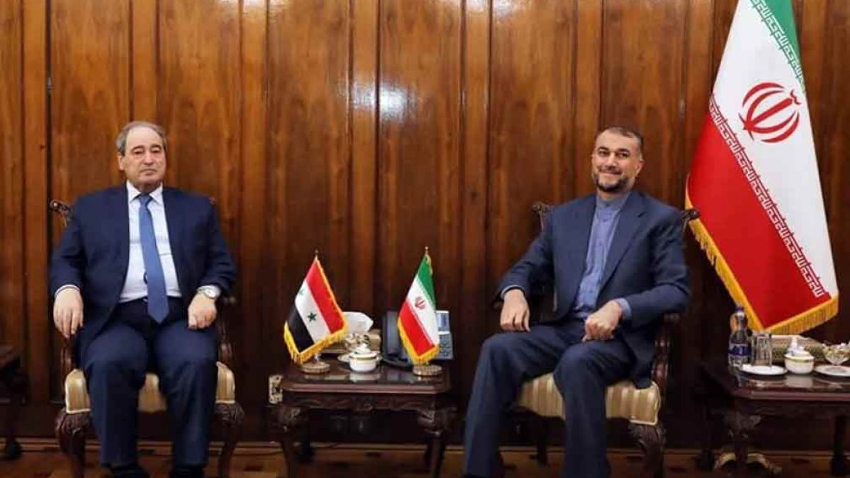 Los ministros de Asuntos Exteriores de Siria, Faisal al-Mekdad, y de Irán, Hussein Amir Abdollahian se reunieron