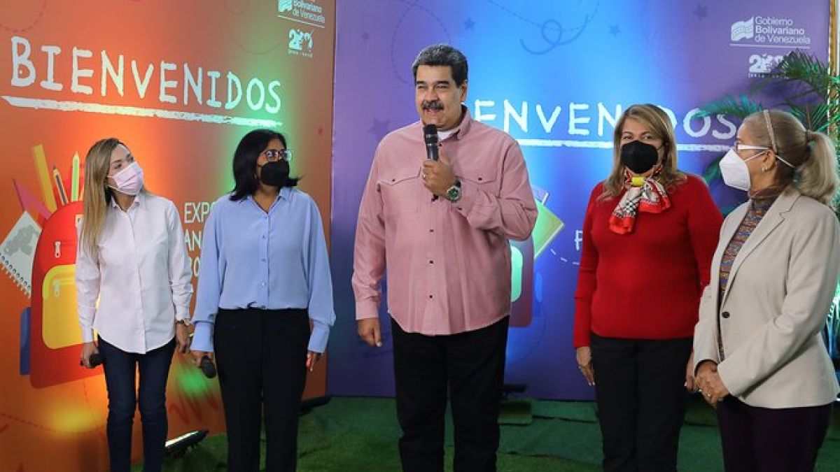"Junto con las BRICOMILES se están cuidando los detalles para el regreso a clases", afirmó el presidente Maduro