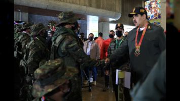 "Estamos victoriosos, en ventaja, más fuertes, pero que nadie baje la guardia", alertó el presidente Maduro