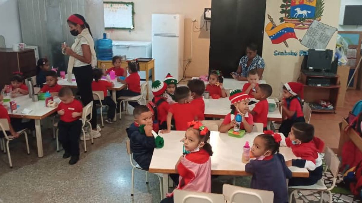 Las Bricomiles trabajan para recuperar espacios educativos del país