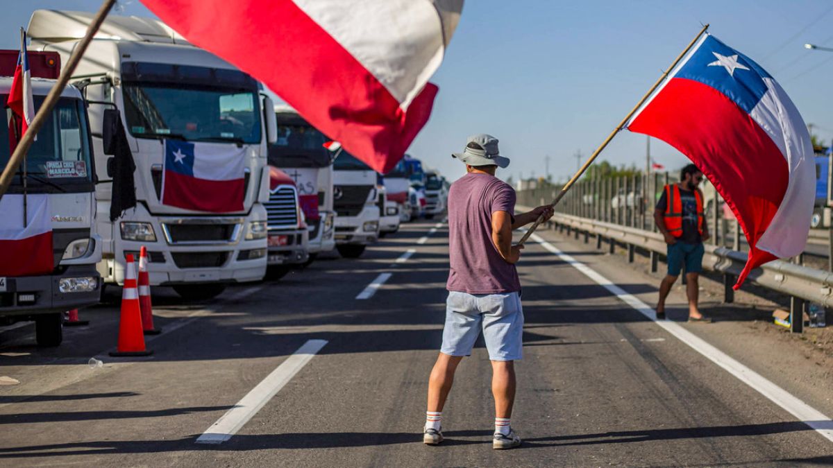 Tras el anuncio, la Confederación Gremial de Transportistas Fuerza del Norte de Chile pidió a los camioneros continuar con la huelga