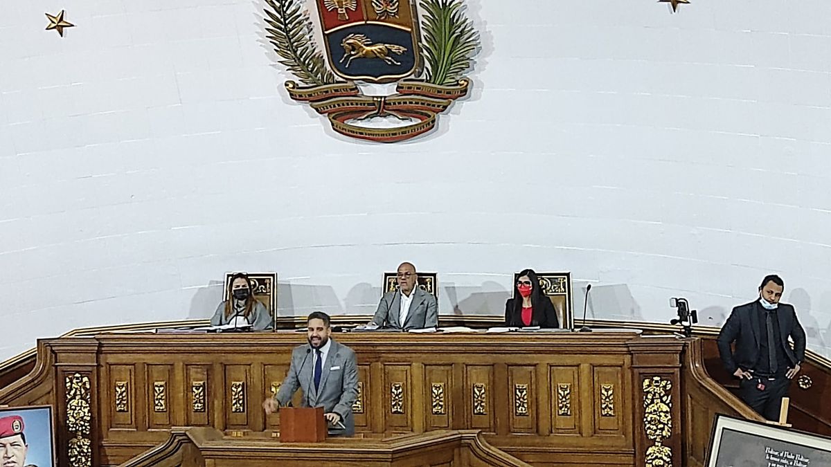 El diputado Maduro Guerra destacó la labor del Ejecutivo Nacional, quien siguiendo el camino del Comandante Hugo Chávez ha llamado al diálogo y a la paz