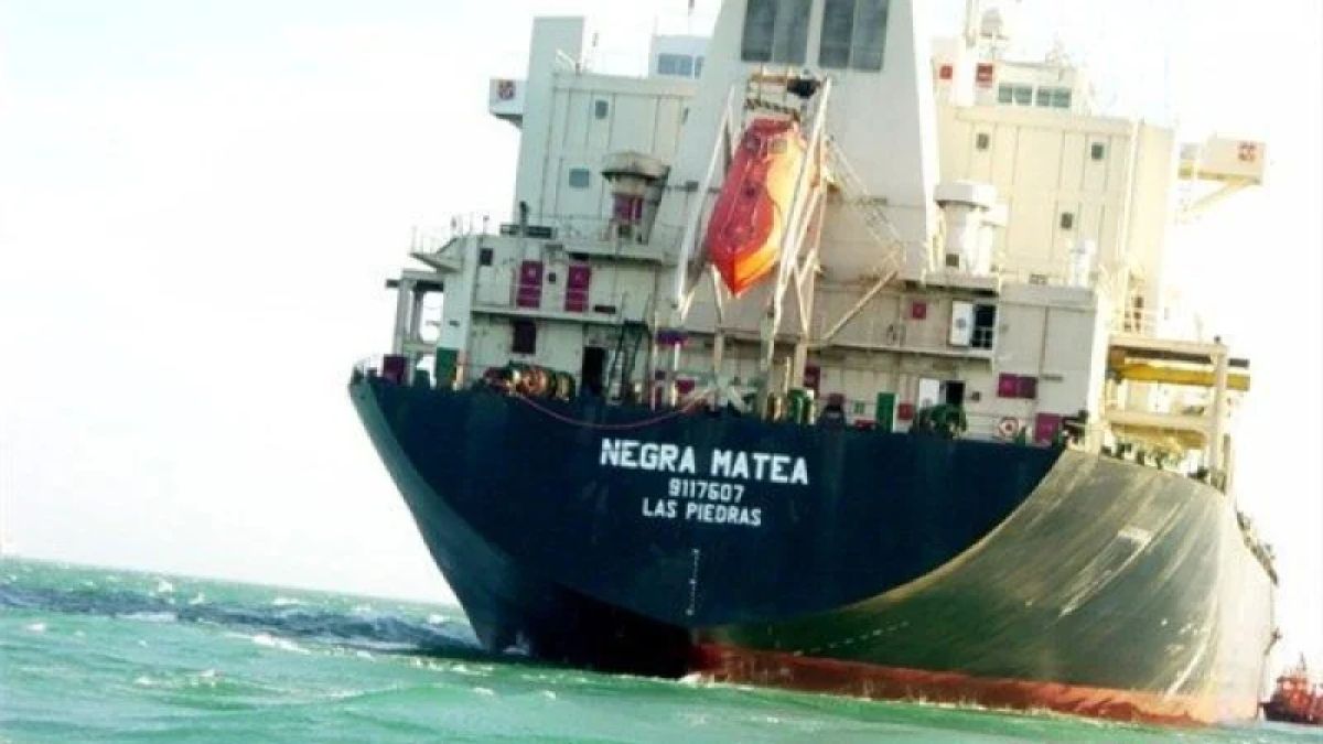 El tanquero llamado anteriormente Pilín León, usado como bandera del paro, hoy es el buque Negra Matea, que traslada combustible por varios puertos del país.