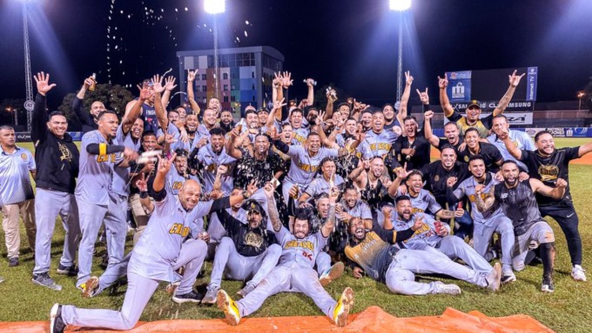 Presidente Maduro felicita a Los Leones del Caracas por titularse