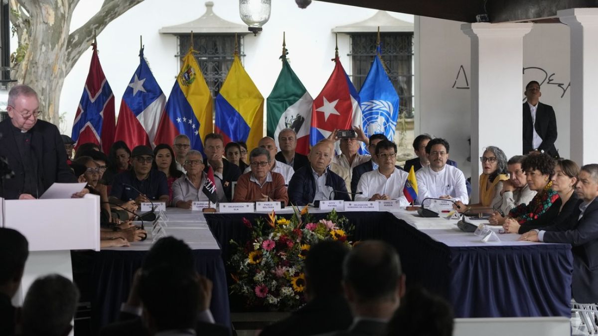 Gobierno de Colombia y el ELN reanudan el diálogo en México