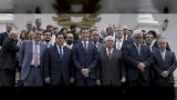 Todo el mundo sabe que en los Diálogos de México se comprometieron a devolverle a la nación 3 mil 200 millardos de dólares, y no cumplieron. No tienen palabra, no tienen moral. ¿Y es que se puede esperar otra cosa de esa pandilla de rufianes?