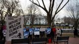 Protestas permantentes frente a la Casa Blanca en contra del proyecto que amenaza con la vida de toda la población ártica