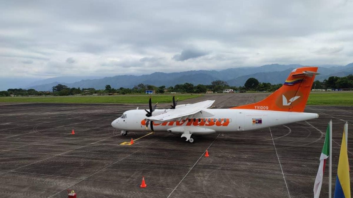 "Hoy el avión de CONVIASA ATR-42 efectuó vuelo de entrenamiento en el Aeropuerto Antonio Nicolás Briceño", informó  Velásquez